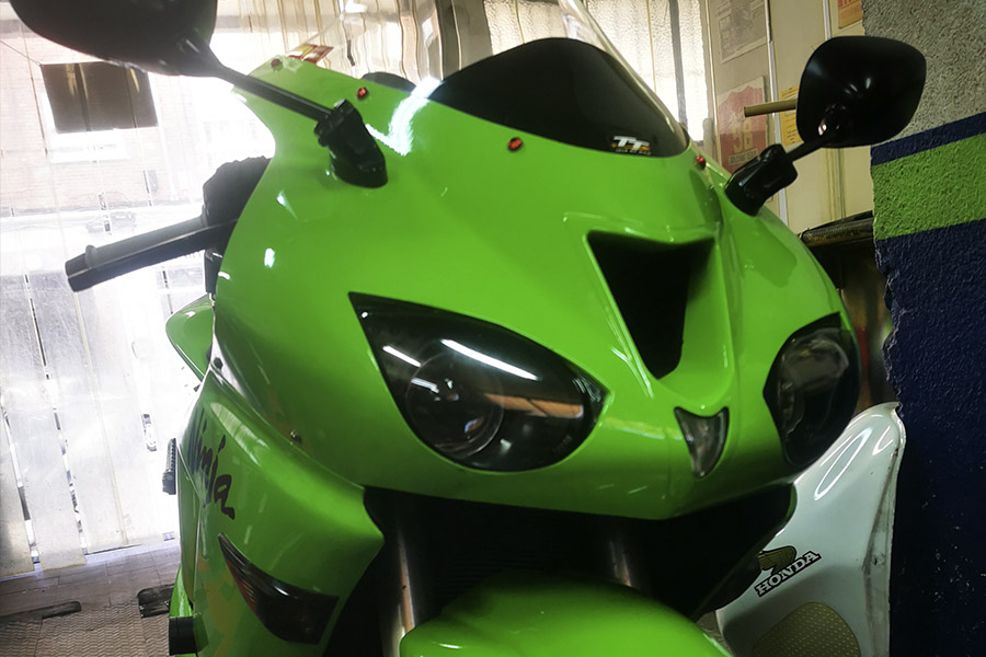 Motos Sosa moto ninja verde